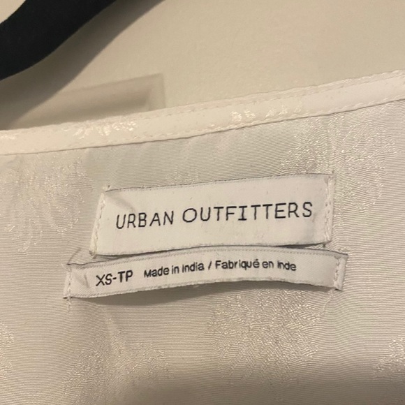 white satin butterfly sleeve crop top - Picture 6 of 8